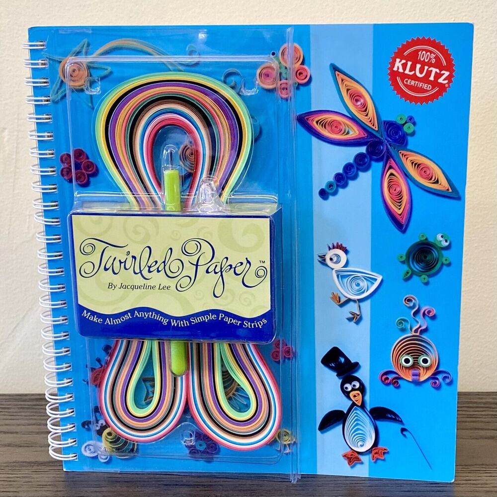 Twirled Paper: Make Almost Anything with Simple Paper Strips by Jacqueline Lee